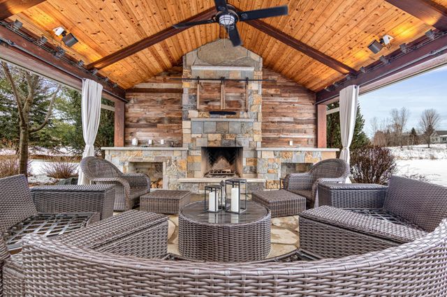 12581 22nd Street N, Stillwater, MN 55082