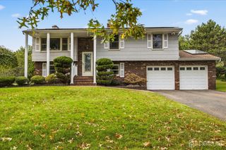 320 Grandview Avenue, Piscataway, NJ 08854