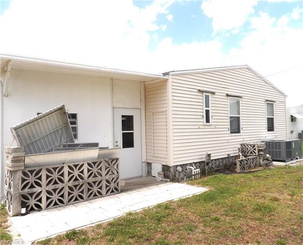 216 Shrub LN N, North Fort Myers, FL 33917