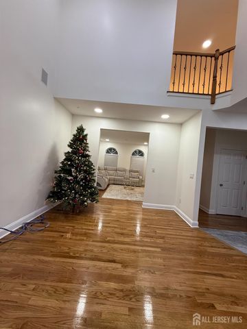 46 Pin Oak Drive, North Brunswick, NJ 08902