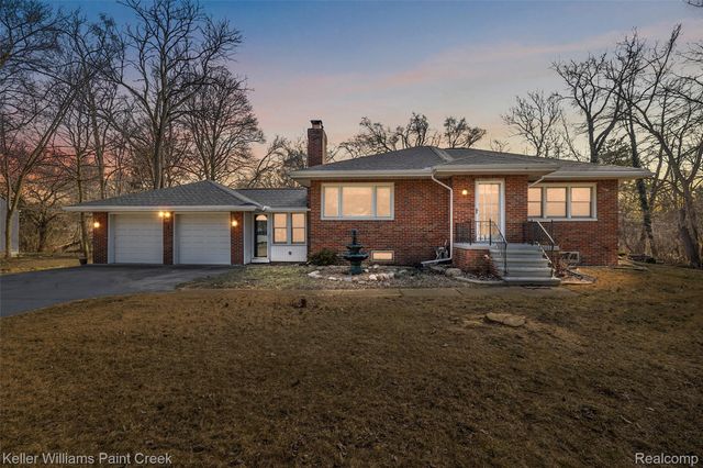 804 E AVON Road, Rochester Hills, MI 48307