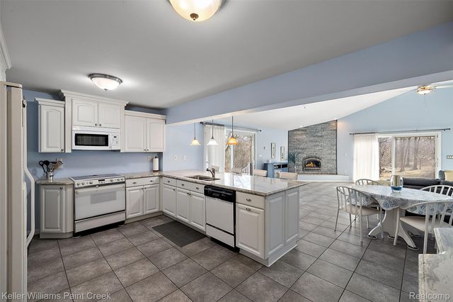 804 E AVON Road, Rochester Hills, MI 48307