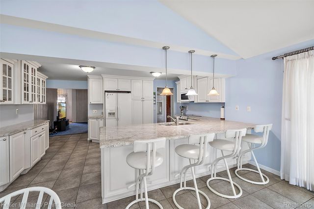 804 E AVON Road, Rochester Hills, MI 48307