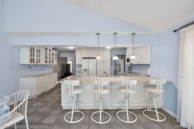 804 E AVON Road, Rochester Hills, MI 48307