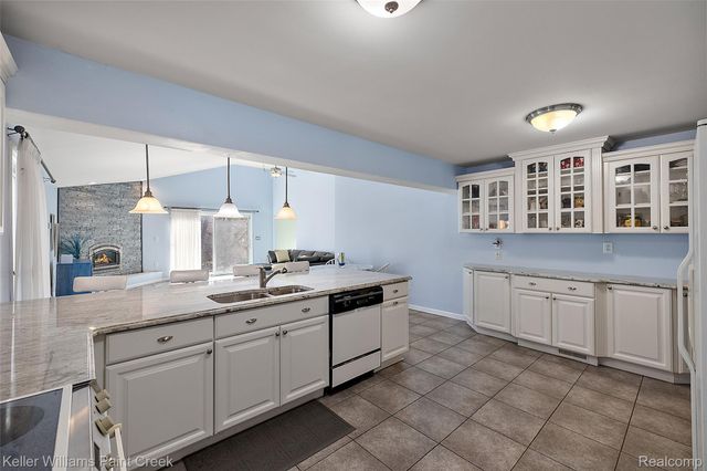 804 E AVON Road, Rochester Hills, MI 48307