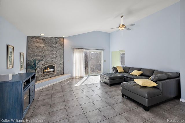 804 E AVON Road, Rochester Hills, MI 48307