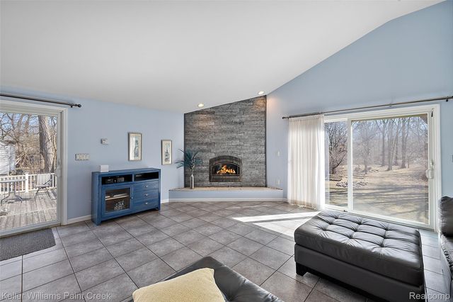 804 E AVON Road, Rochester Hills, MI 48307