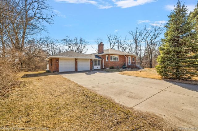 804 E AVON Road, Rochester Hills, MI 48307