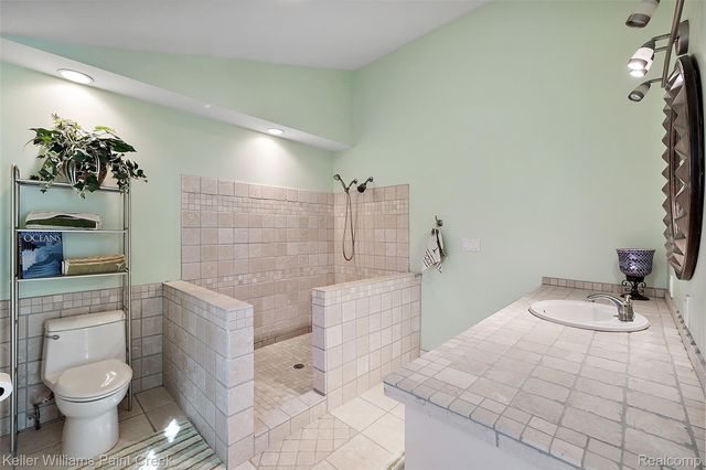 804 E AVON Road, Rochester Hills, MI 48307