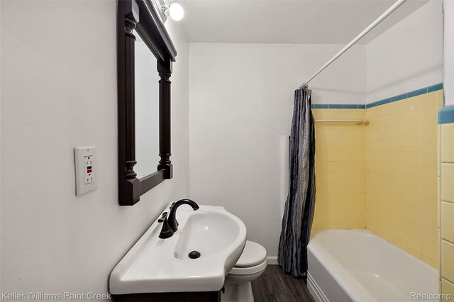 804 E AVON Road, Rochester Hills, MI 48307