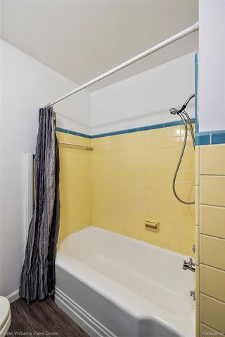 804 E AVON Road, Rochester Hills, MI 48307