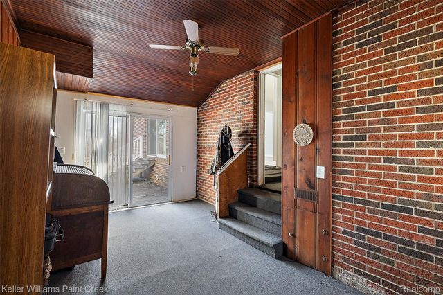 804 E AVON Road, Rochester Hills, MI 48307