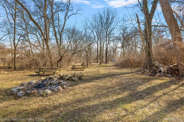 804 E AVON Road, Rochester Hills, MI 48307