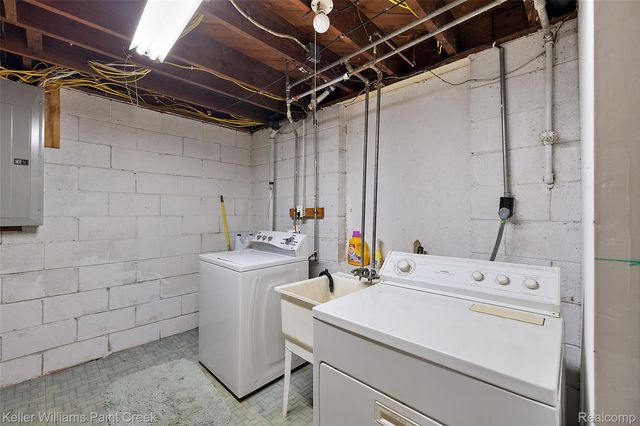 804 E AVON Road, Rochester Hills, MI 48307