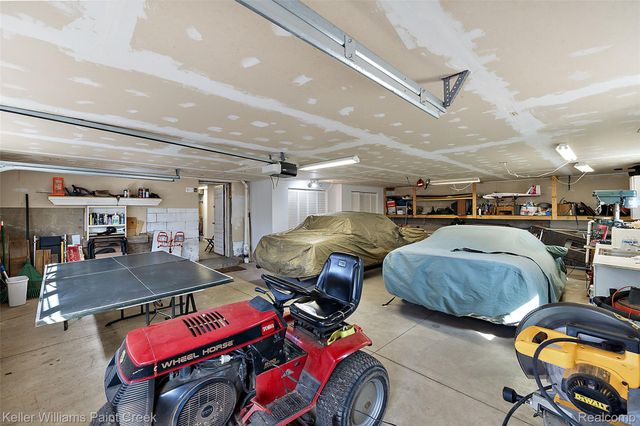 804 E AVON Road, Rochester Hills, MI 48307