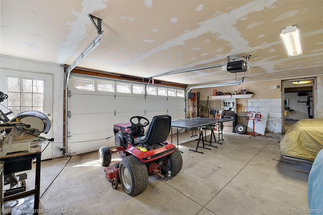 804 E AVON Road, Rochester Hills, MI 48307