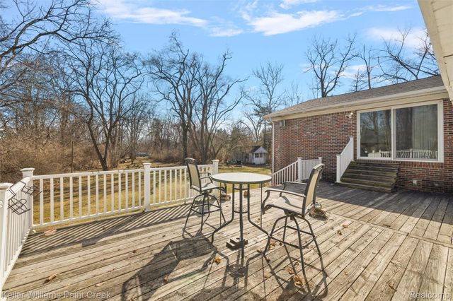 804 E AVON Road, Rochester Hills, MI 48307