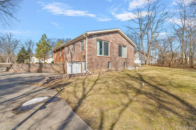 804 E AVON Road, Rochester Hills, MI 48307