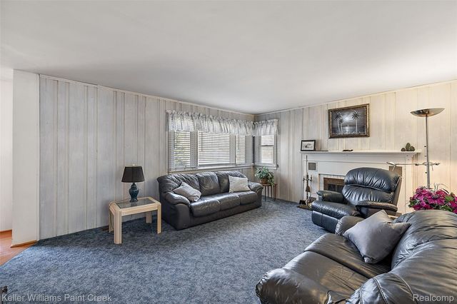 804 E AVON Road, Rochester Hills, MI 48307