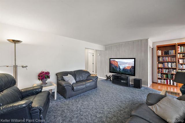 804 E AVON Road, Rochester Hills, MI 48307