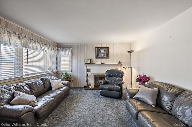 804 E AVON Road, Rochester Hills, MI 48307