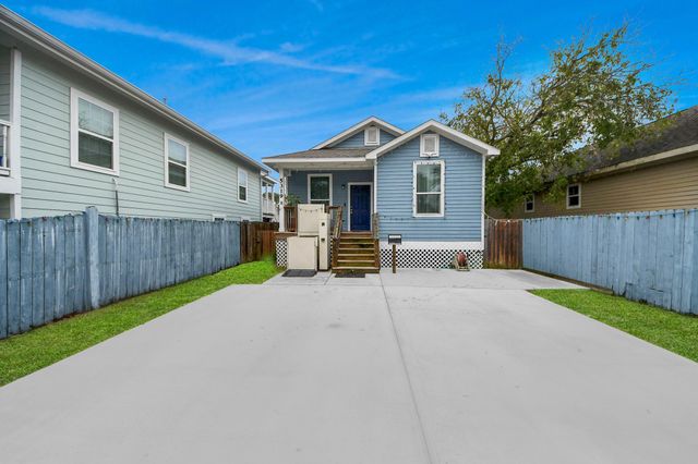 5319 Avenue R, Galveston, TX 77551