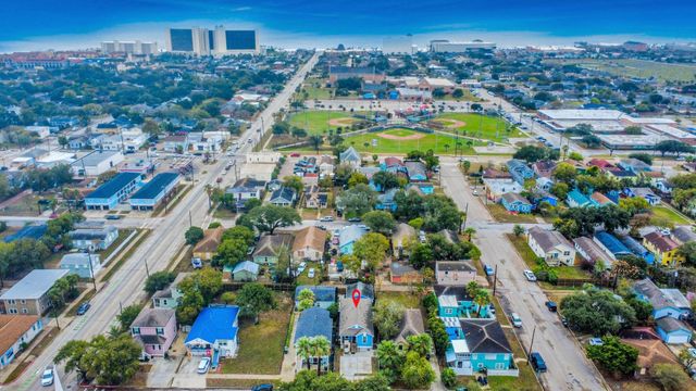 5319 Avenue R, Galveston, TX 77551