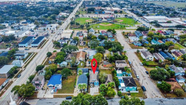 5319 Avenue R, Galveston, TX 77551