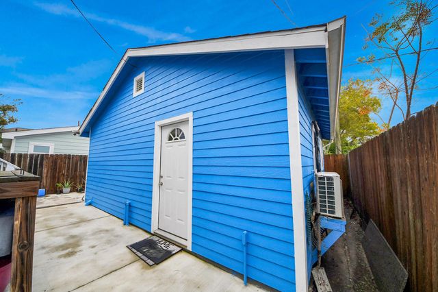 5319 Avenue R, Galveston, TX 77551