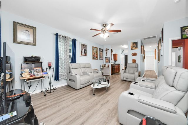 5319 Avenue R, Galveston, TX 77551