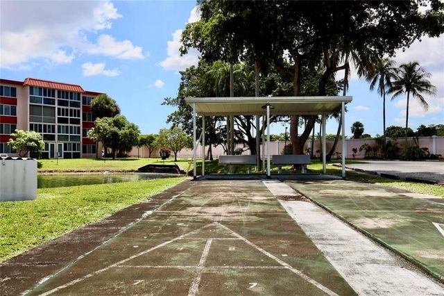 5985 Del Lago Circle 223, Sunrise, FL 33313