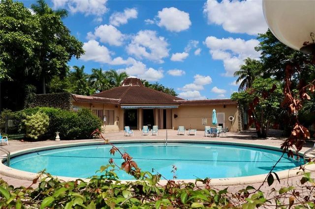 5985 Del Lago Circle 223, Sunrise, FL 33313