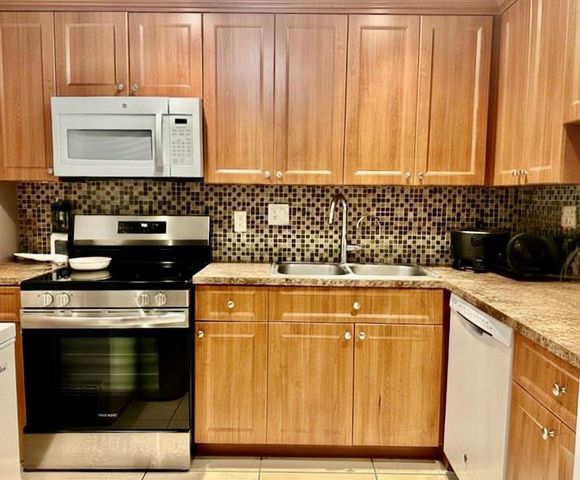 5985 Del Lago Circle 223, Sunrise, FL 33313