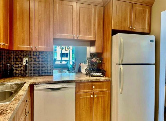 5985 Del Lago Circle 223, Sunrise, FL 33313