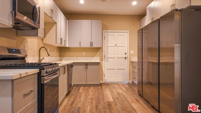 702 Crenshaw Boulevard, Los Angeles, CA 90005