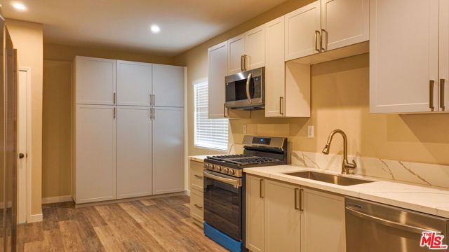 702 Crenshaw Boulevard, Los Angeles, CA 90005
