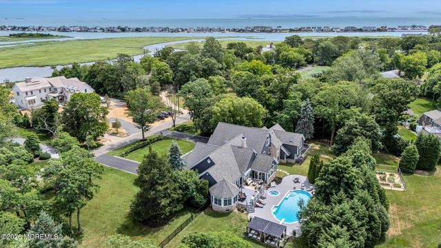 8 Black Point Horseshoe Street, Rumson, NJ 07760