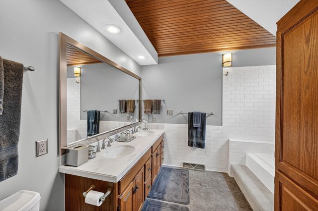 23655 Ridgemont Lane, Elkhart, IN 46516