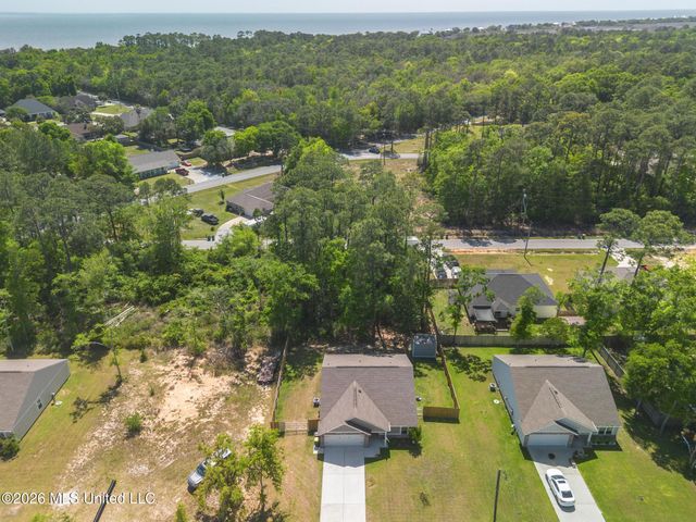 515 Peach Street, Ocean Springs, MS 39564