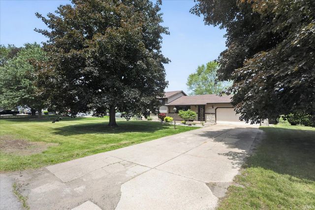 18035 Chipstead Drive, South Bend, IN 46637
