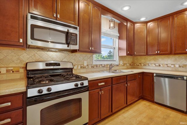 18035 Chipstead Drive, South Bend, IN 46637