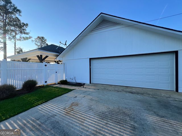 253 McDilda Drive, Lyons, GA 30436