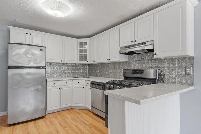 160 Tyngsboro Road 12c, Chelmsford, MA 01863