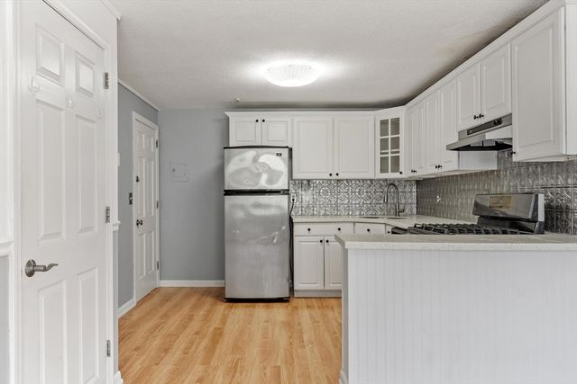 160 Tyngsboro Road 12c, Chelmsford, MA 01863