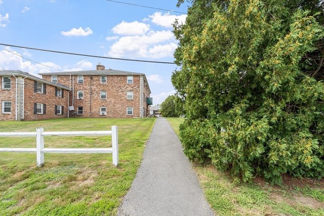 160 Tyngsboro Road 12c, Chelmsford, MA 01863