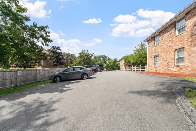 160 Tyngsboro Road 12c, Chelmsford, MA 01863