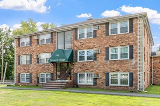 160 Tyngsboro Road 12c, Chelmsford, MA 01863