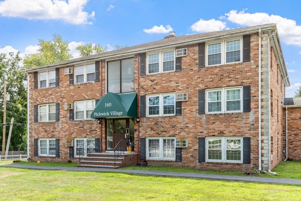 160 Tyngsboro Road 12c, Chelmsford, MA 01863