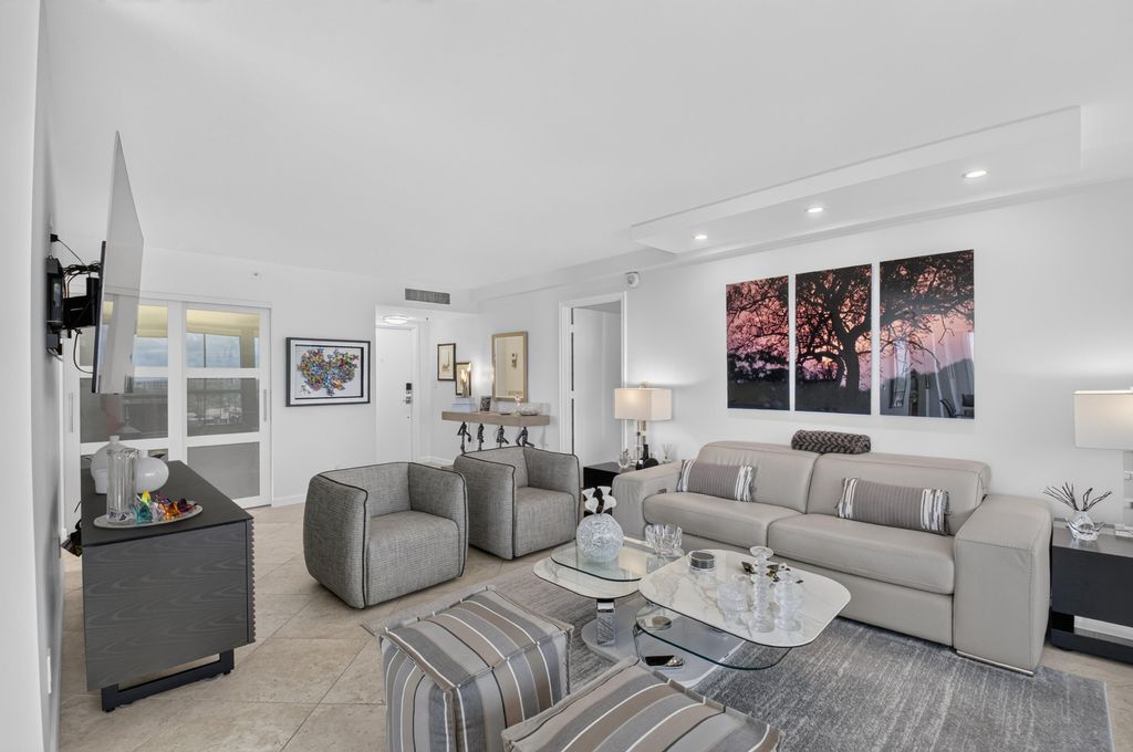 7738 Lakeside Boulevard 385, Boca Raton, FL 33434