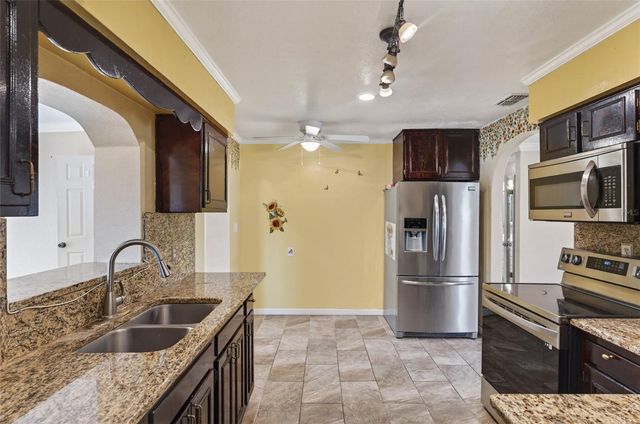 540 W COLUMBIA STREET, Lake Alfred, FL 33850